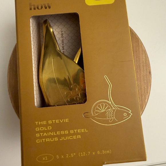 Here's How The Stevie Fish Citrus Juicer - Picture 4 of 4